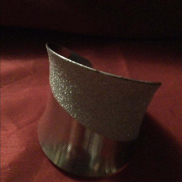 CLEARANCE: Metal Cuff Bracelet - Picture 5 of 8